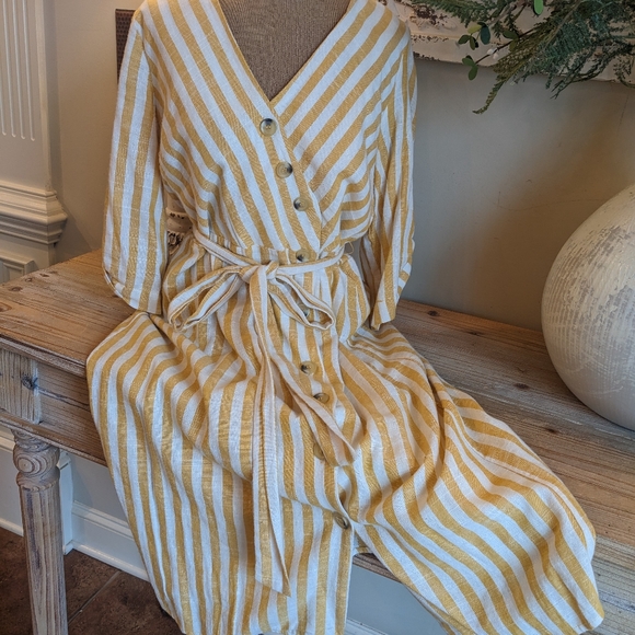 Lilly black dress yellow and white striped tie at waist buttons all the way down - Picture 2 of 2